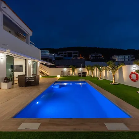 Villa Saras Village *