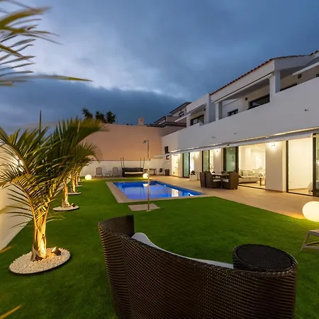 Villa Saras Village *